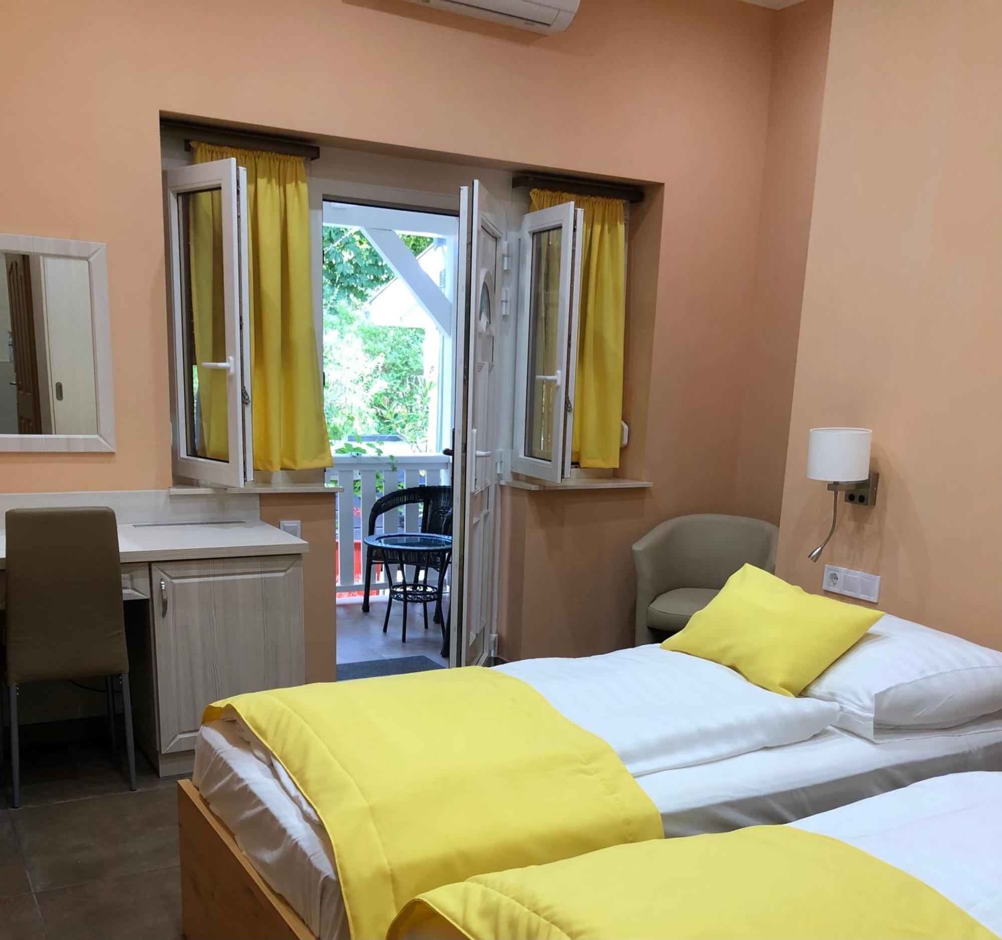 Szem-S Vendeghaz Hotel Balatonszárszó Eksteriør billede