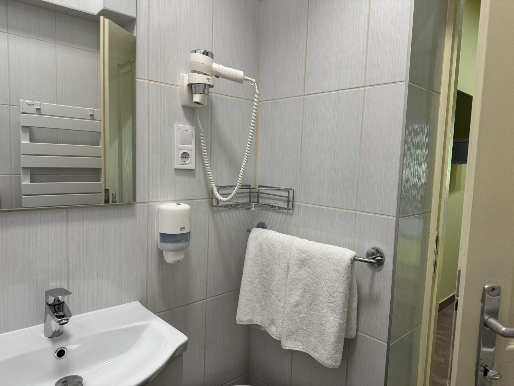 Szem-S Vendeghaz Hotel Balatonszárszó Eksteriør billede