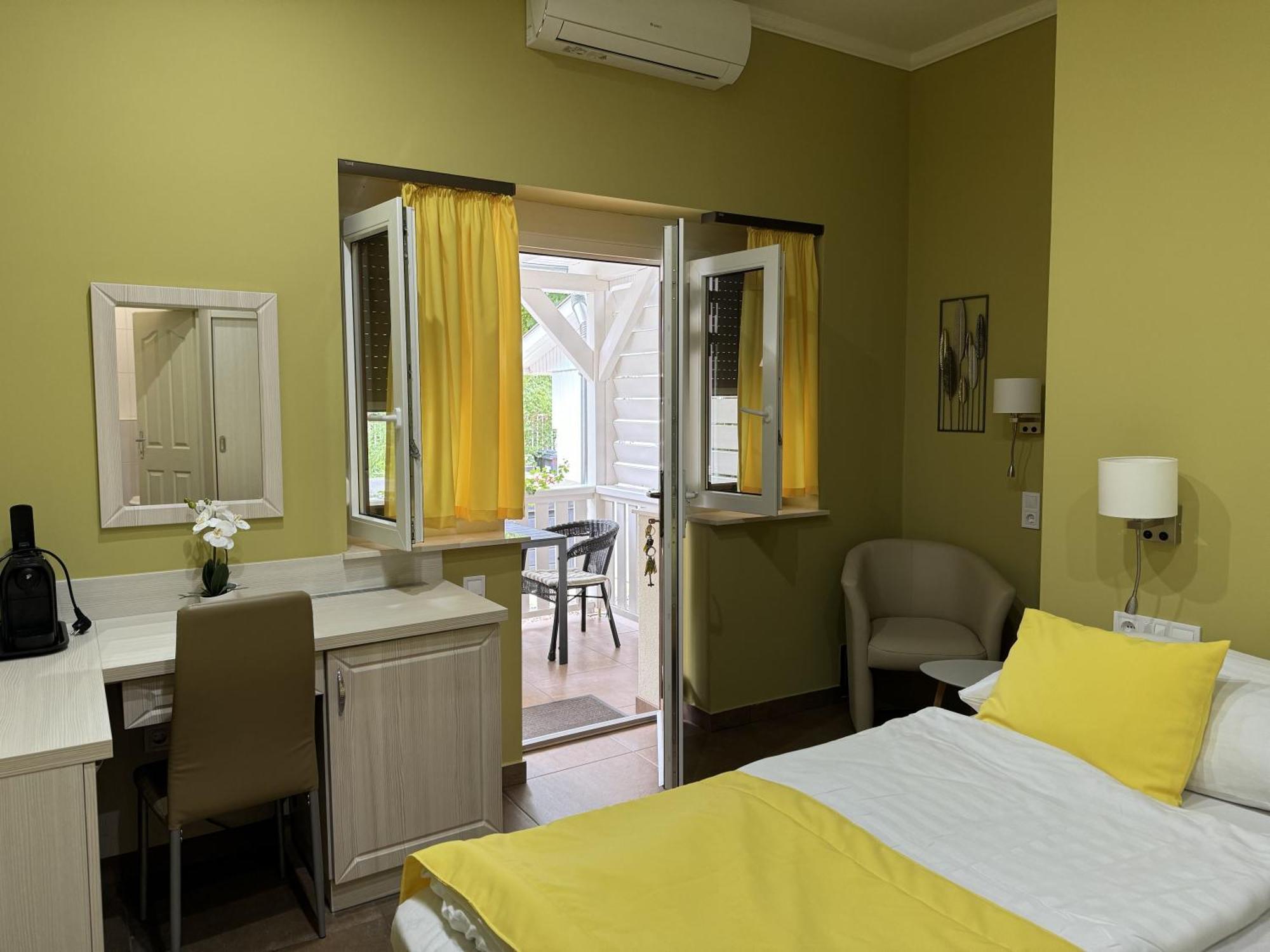 Szem-S Vendeghaz Hotel Balatonszárszó Eksteriør billede
