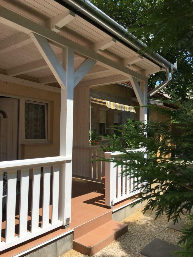 Szem-S Vendeghaz Hotel Balatonszárszó Eksteriør billede